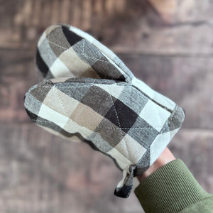 Half Oven Glove in Black Check