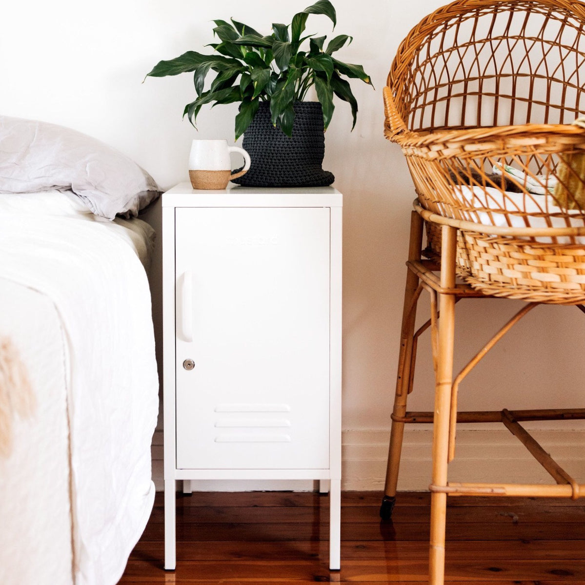 The Shorty Locker in White – Camperdown Lane